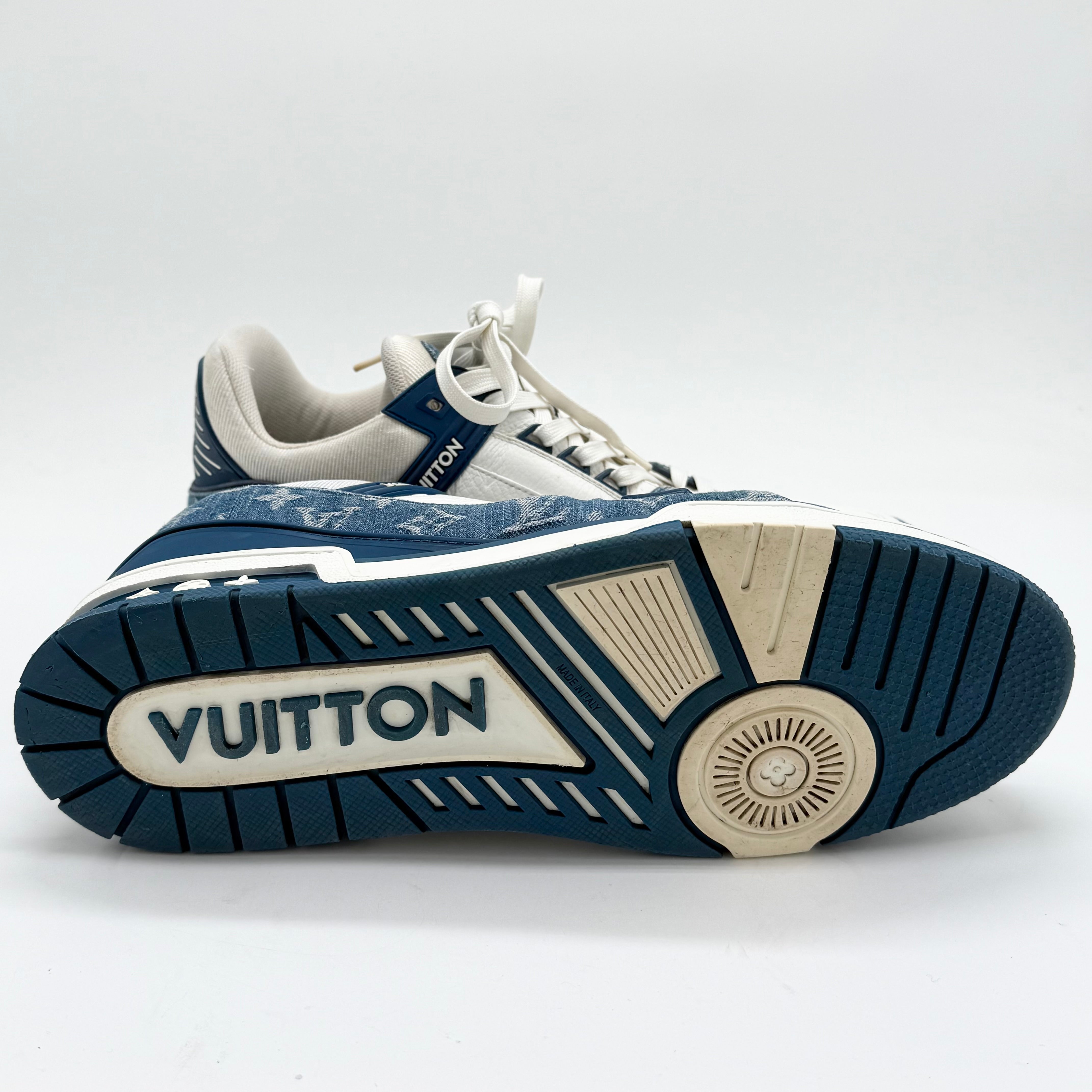Louis Vuitton B22 Denim White/Blue EU 44 1/2