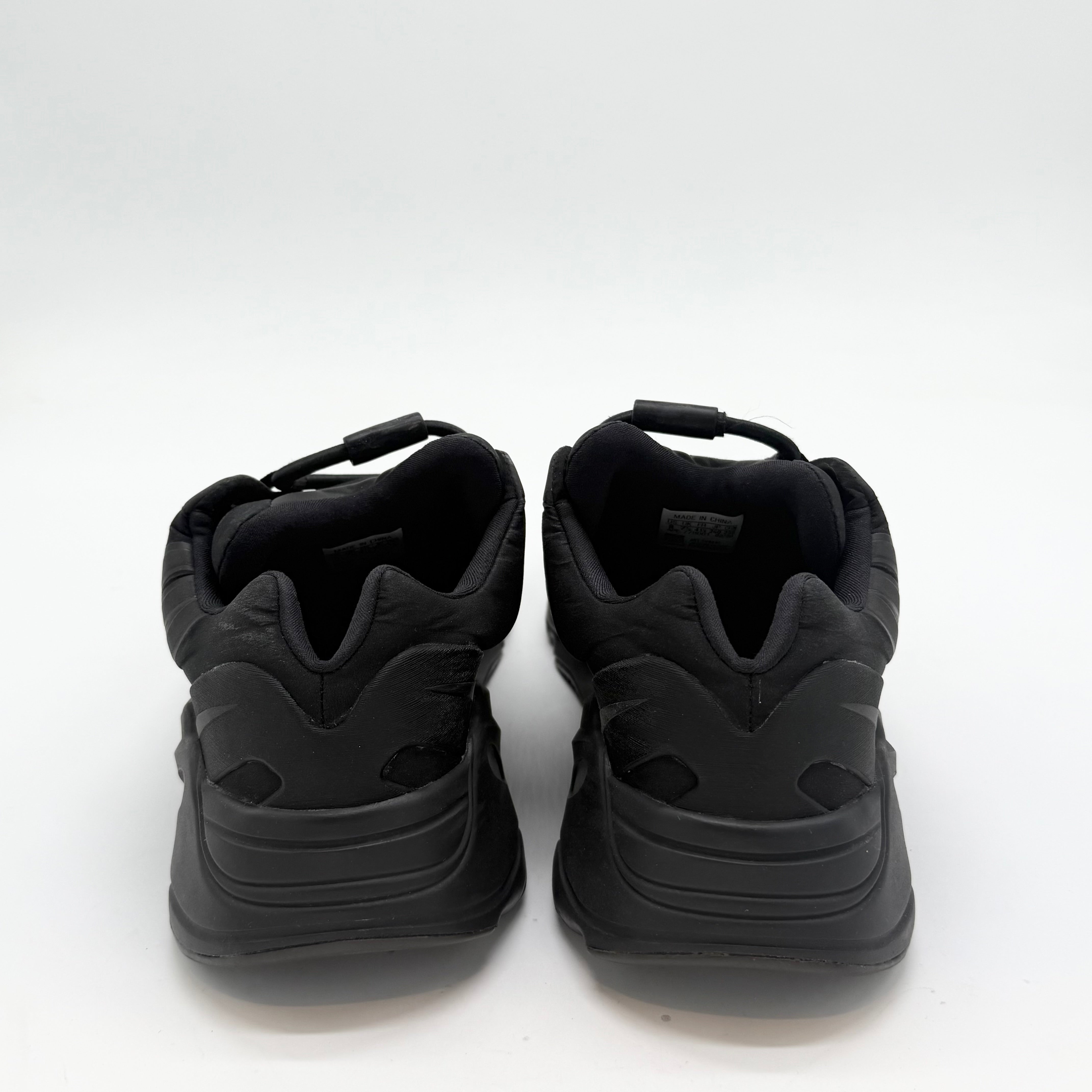 Adidas Yeezy Boost 700 Tripple Black EU 41 1/3